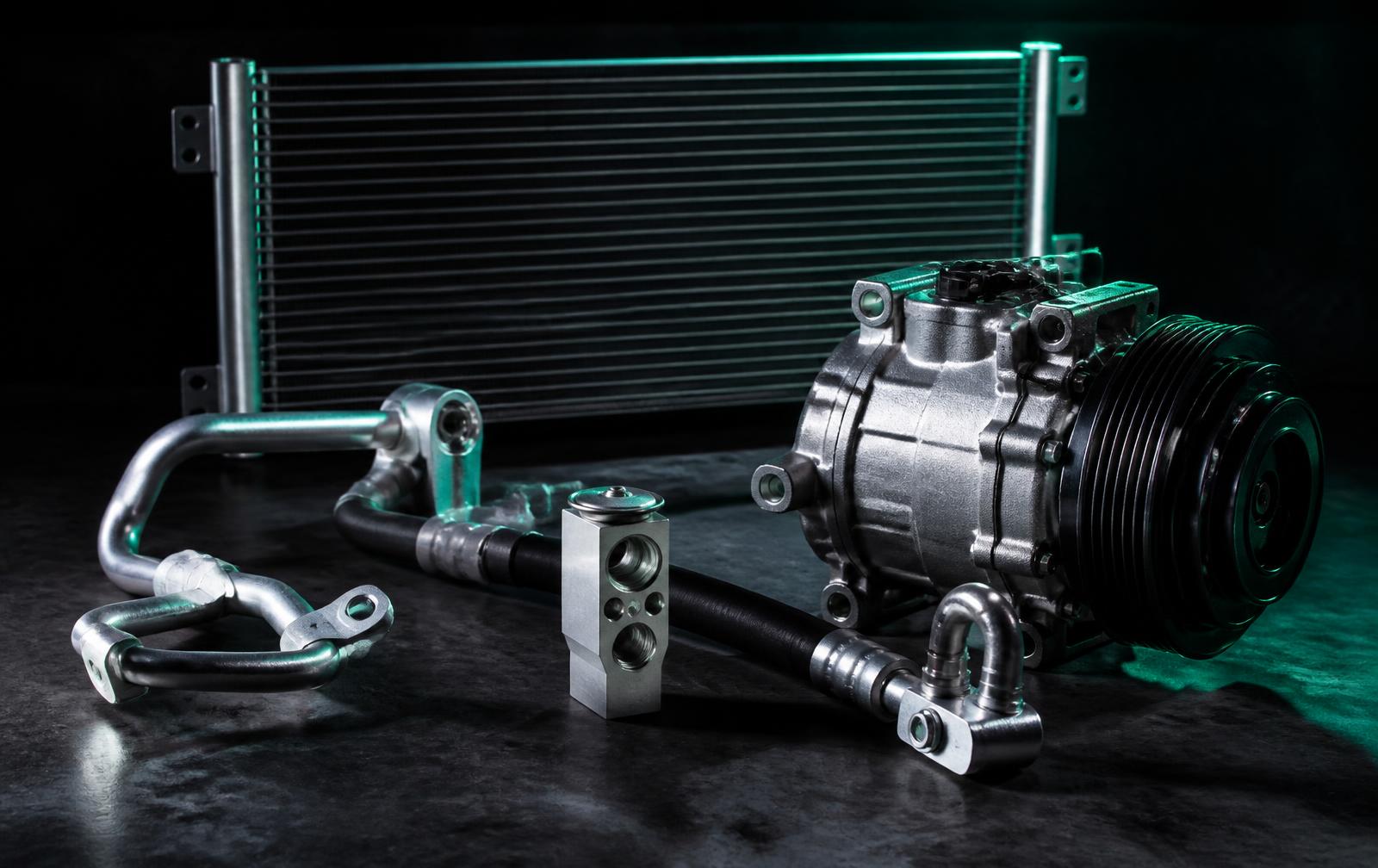 Compresseur, condenseur et flexibles de climatisation automobile